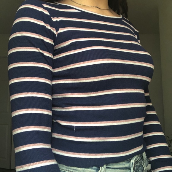 Stripped Crop Top - Picture 2 of 6